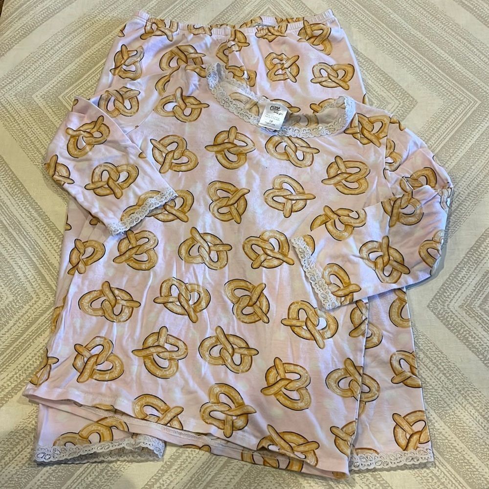 Esme Girls Pink Pajama Sets with Pretzel Design